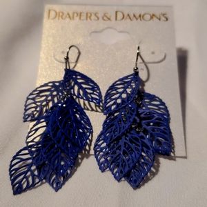 Drapers & Damon's earrings